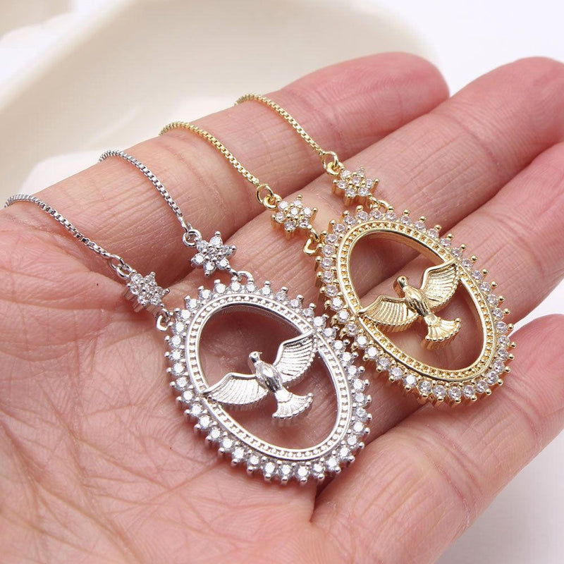 Colar Religioso Medalha Divino Espírito Santo - Folheado a Ouro 18K com Zircônias