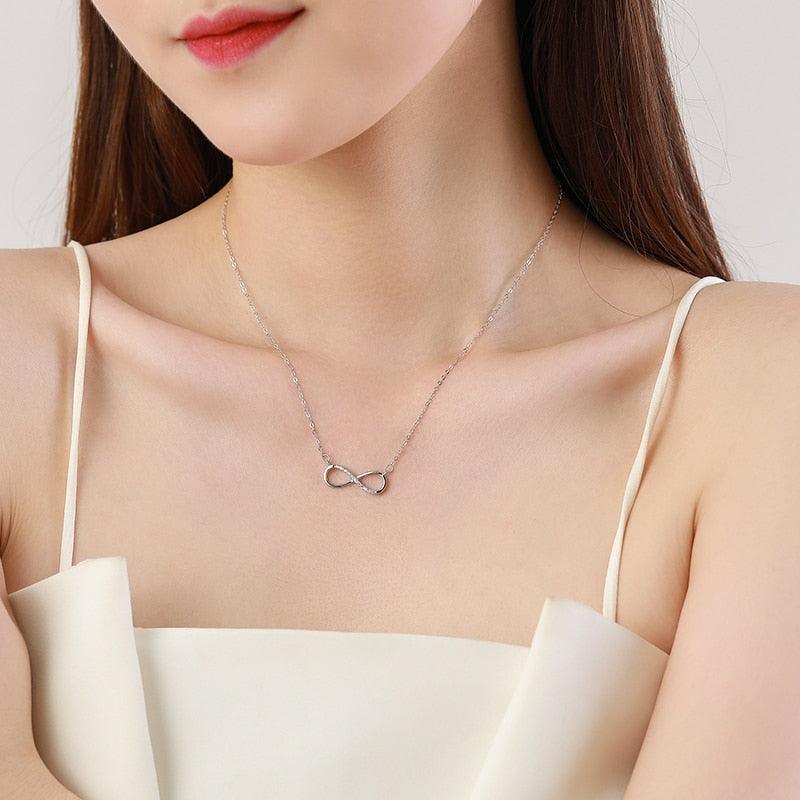 Colar Infinito com Zircônias em Prata 925